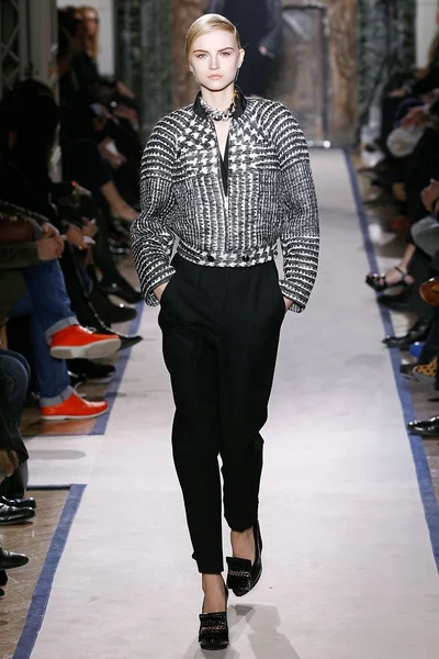 Look 19